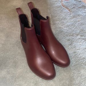 Women’s bootie style rain boots